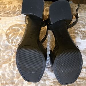 Guess plataform sandals size 9